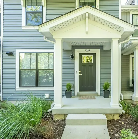 $415,000 | 1053 Geyer Grove, Unit 9, Kirkwood, MO 63122