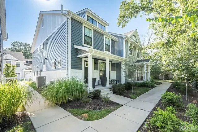 $415,000 | 1053 Geyer Grove, Unit 9, Kirkwood, MO 63122