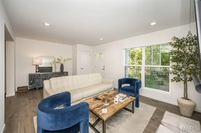 $415,000 | 1053 Geyer Grove, Unit 9, Kirkwood, MO 63122