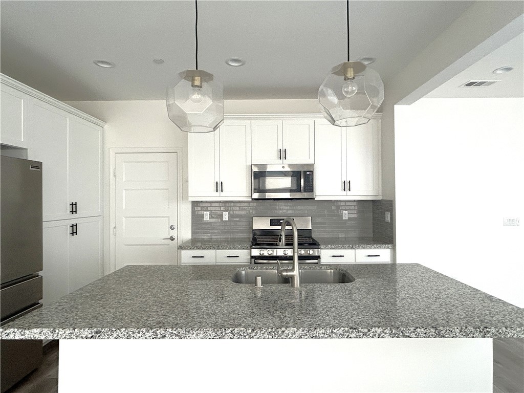 4170 Powell Way Corona, CA 92883 - Photo 4 of 31