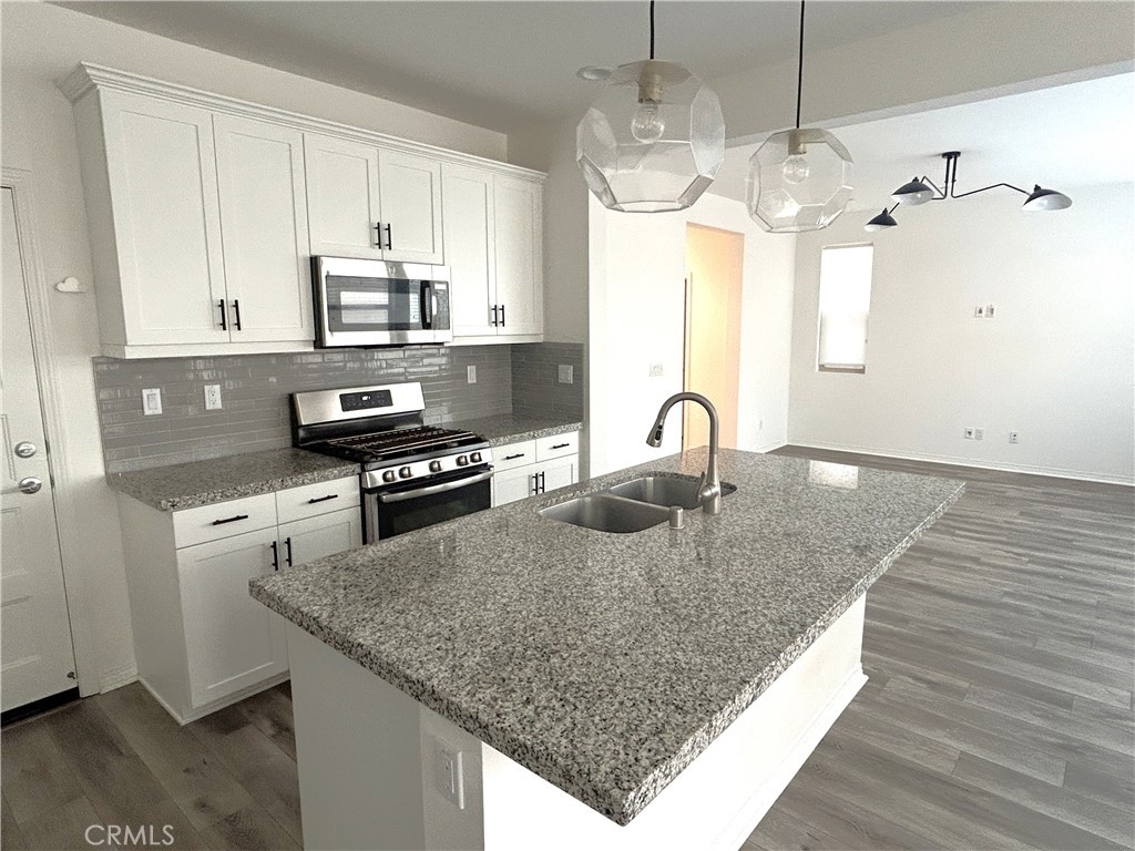 4170 Powell Way Corona, CA 92883 - Photo 5 of 31