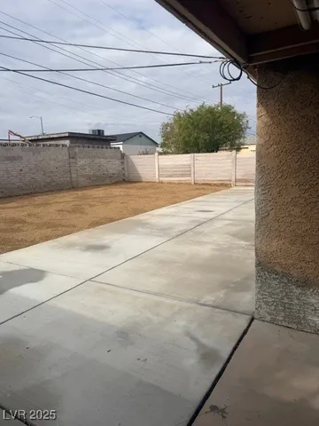 $1,800 | 572 Burton Street, Henderson, NV 89015