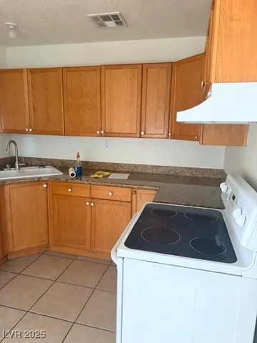 $1,800 | 572 Burton Street, Henderson, NV 89015