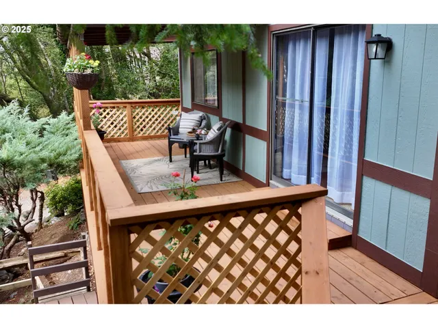 a view of a yard in front of a house