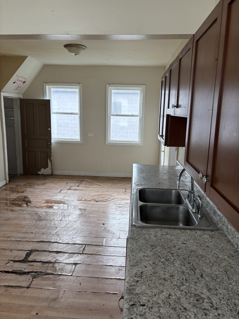 411 Leach Avenue Joliet, IL 60432 - Photo 3 of 8 a living room with granite countertop wooden floor and a large window