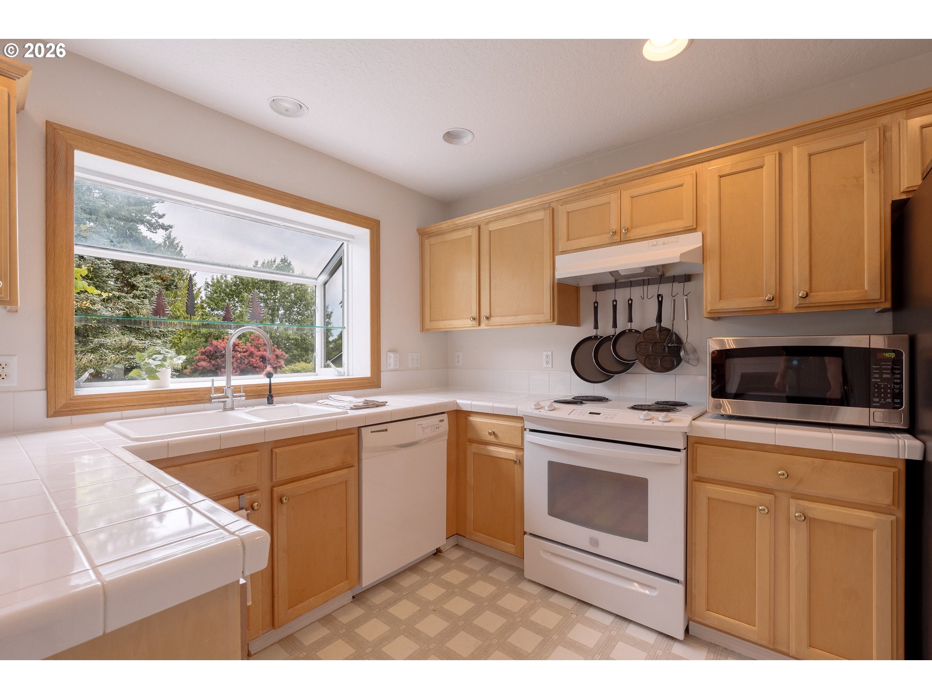2731 Knox Ridge Terrace Forest Grove, OR 97116 - Photo 6 of 39 Kitchen