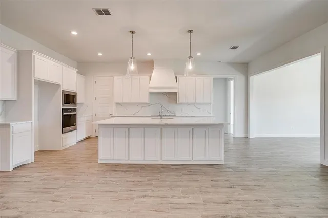 $557,500 | 2488 Timber Hills Drive, Burleson, TX 76028