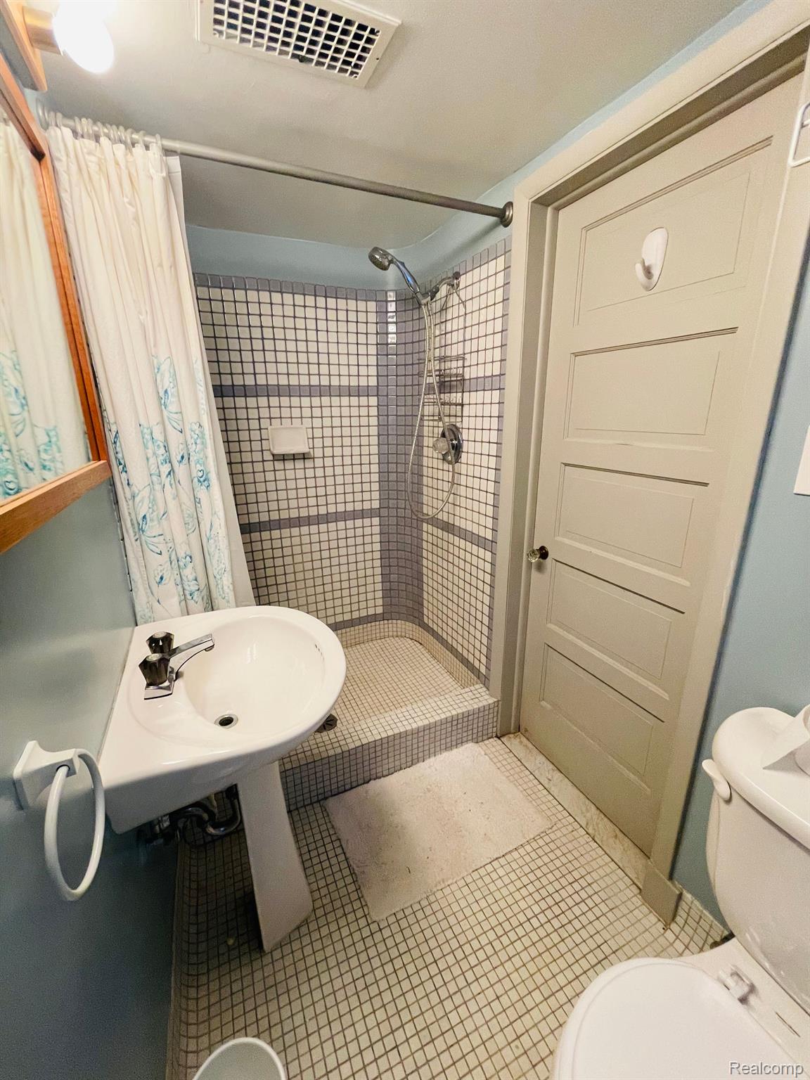 6203 Perry Road Grand Blanc, MI 48439 - Photo 35 of 41 Bathroom in lower level