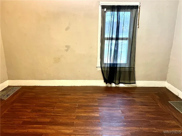 $114,900 | 1333 North Avenue, Niagara Falls, NY 14305