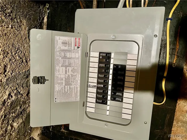 $114,900 | 1333 North Avenue, Niagara Falls, NY 14305