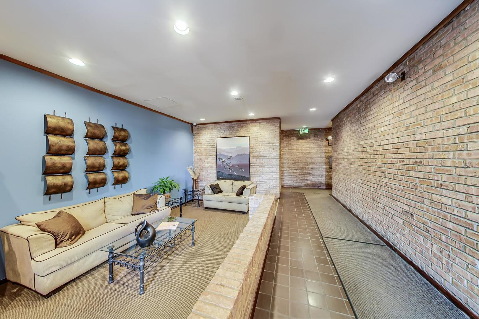 651 West Sheridan Road, Unit 3C Chicago, IL 60613 - Photo 2 of 20