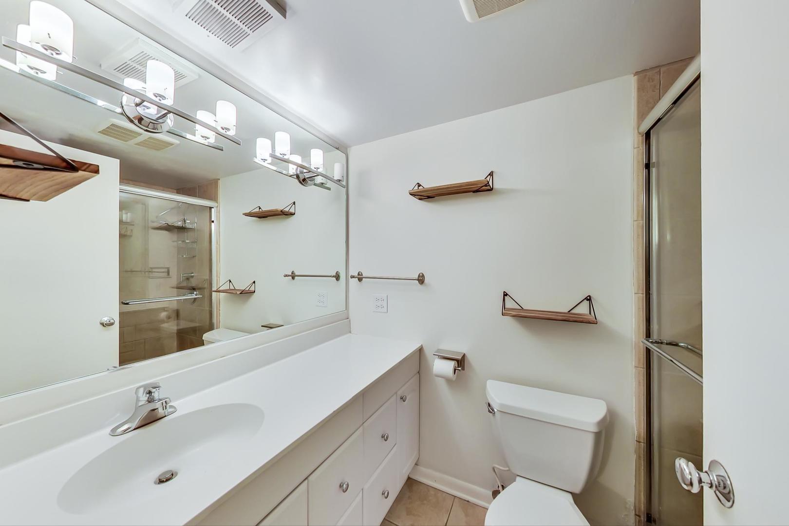 651 West Sheridan Road, Unit 3C Chicago, IL 60613 - Photo 13 of 20