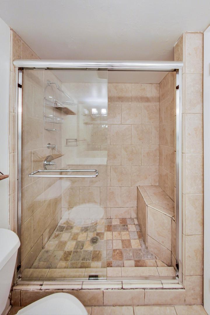 651 West Sheridan Road, Unit 3C Chicago, IL 60613 - Photo 14 of 20