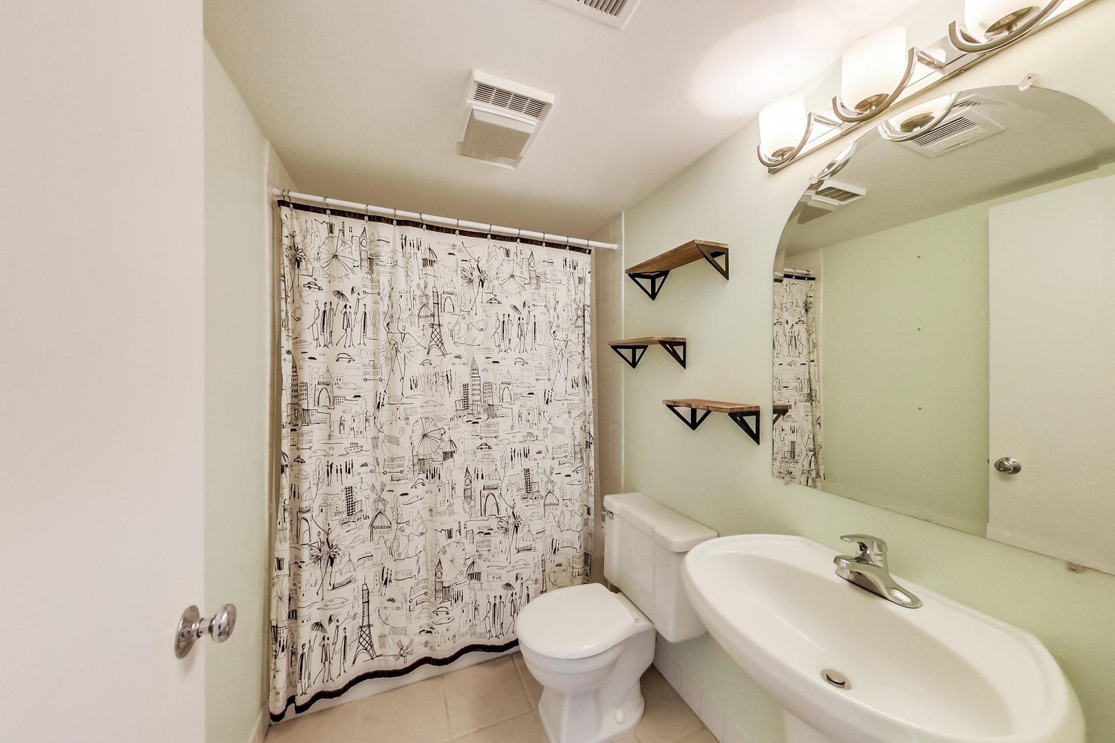 651 West Sheridan Road, Unit 3C Chicago, IL 60613 - Photo 17 of 20