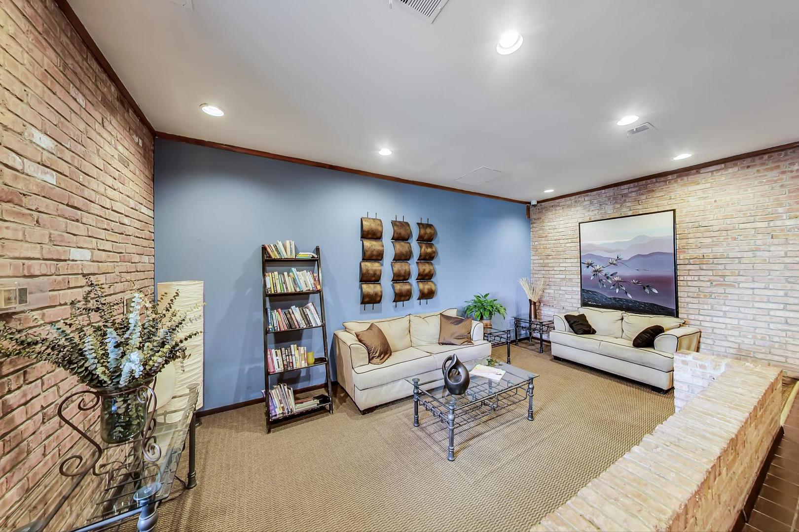 651 West Sheridan Road, Unit 3C Chicago, IL 60613 - Photo 3 of 20