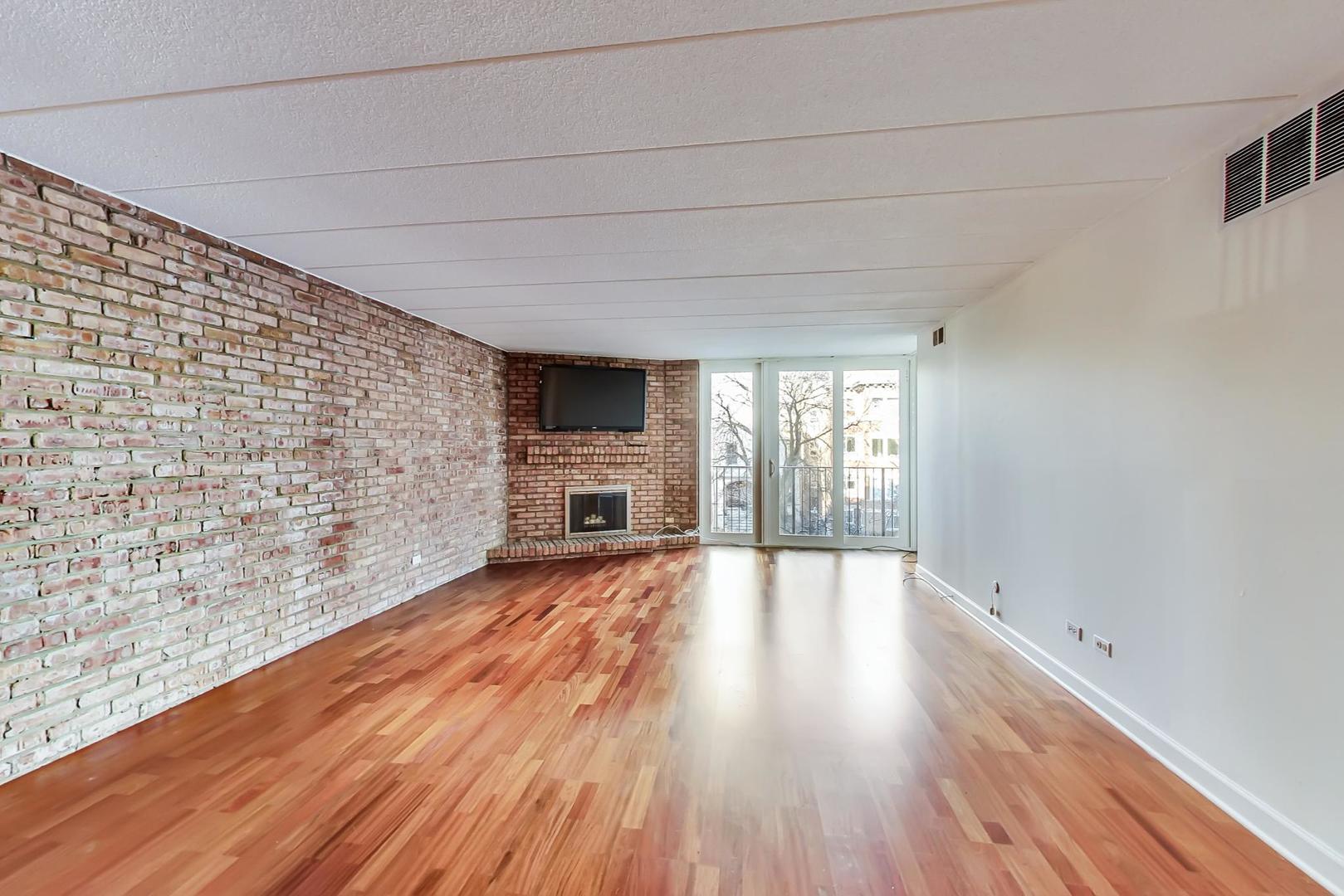 651 West Sheridan Road, Unit 3C Chicago, IL 60613 - Photo 5 of 20
