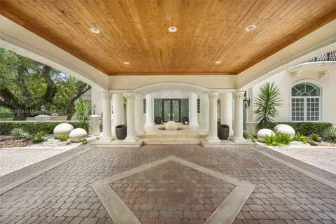 a view of a very nice looking yard