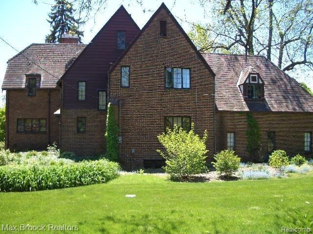 22 Miami Road Pontiac, MI 48341 - Photo 2 of 24 Side View