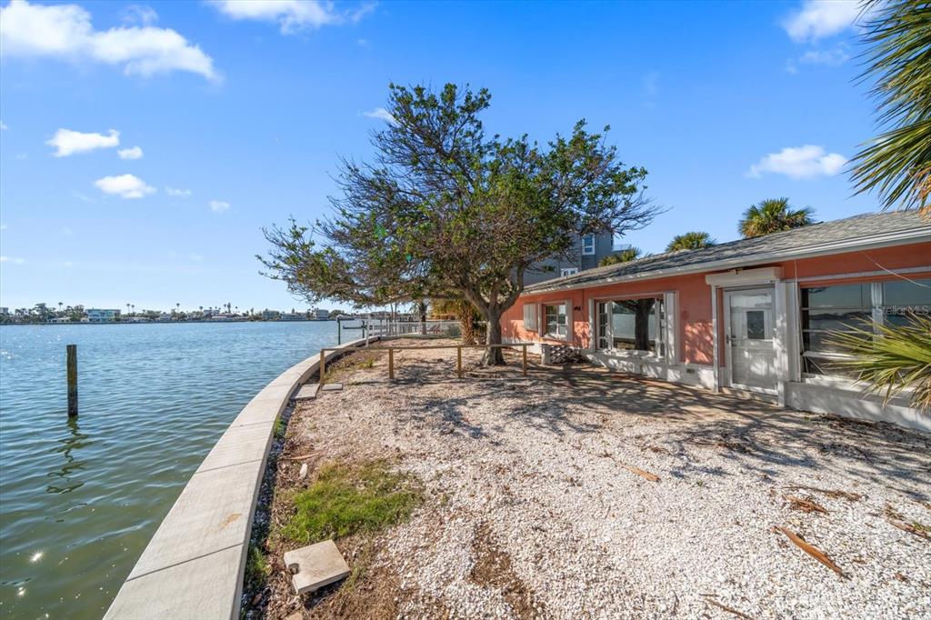 16002 5th Street East Redington Beach, FL 33708 - Photo 11 of 49 Gallery Image 11