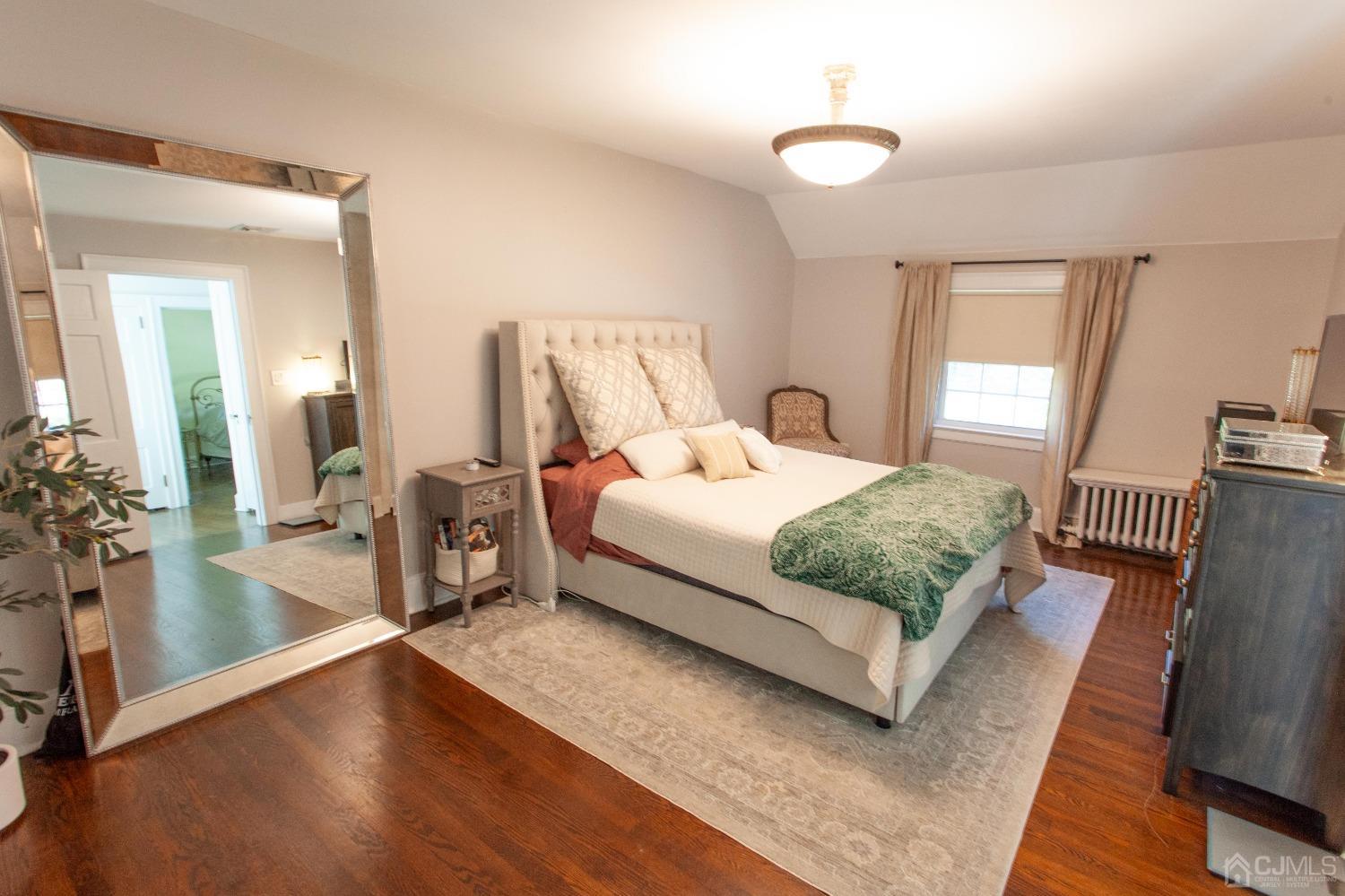 26 Oak Hills Road Edison, NJ 08820 - Photo 12 of 23 Primary bedroom