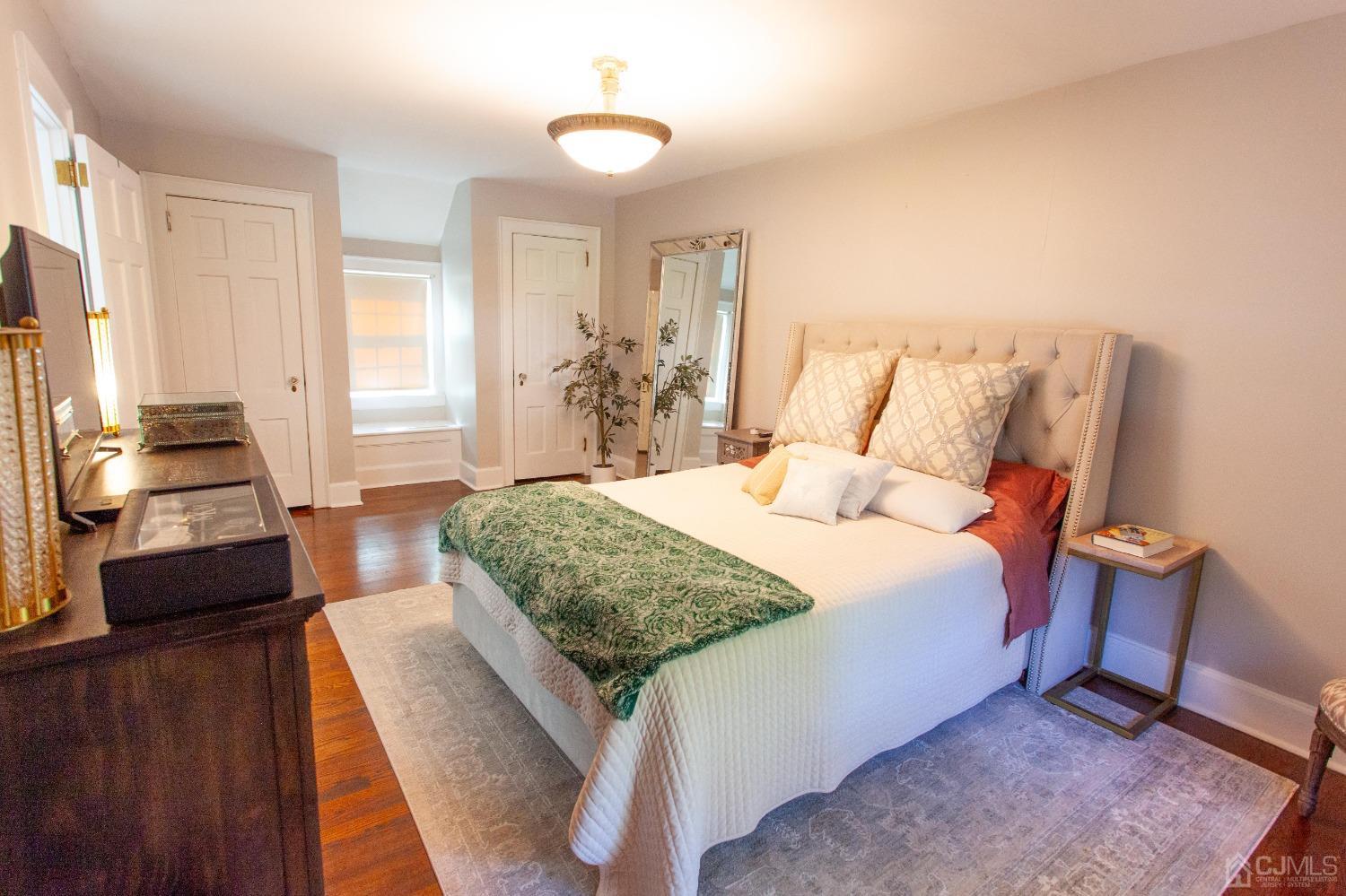 26 Oak Hills Road Edison, NJ 08820 - Photo 13 of 23 Primary bedroom