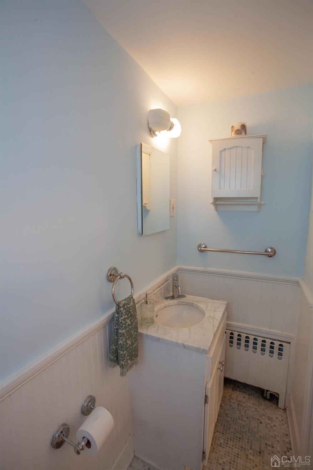 26 Oak Hills Road Edison, NJ 08820 - Photo 23 of 23 First floor bath