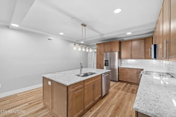 $479,900 | 2412 Grand Vw Court, Kingston, TN 37763