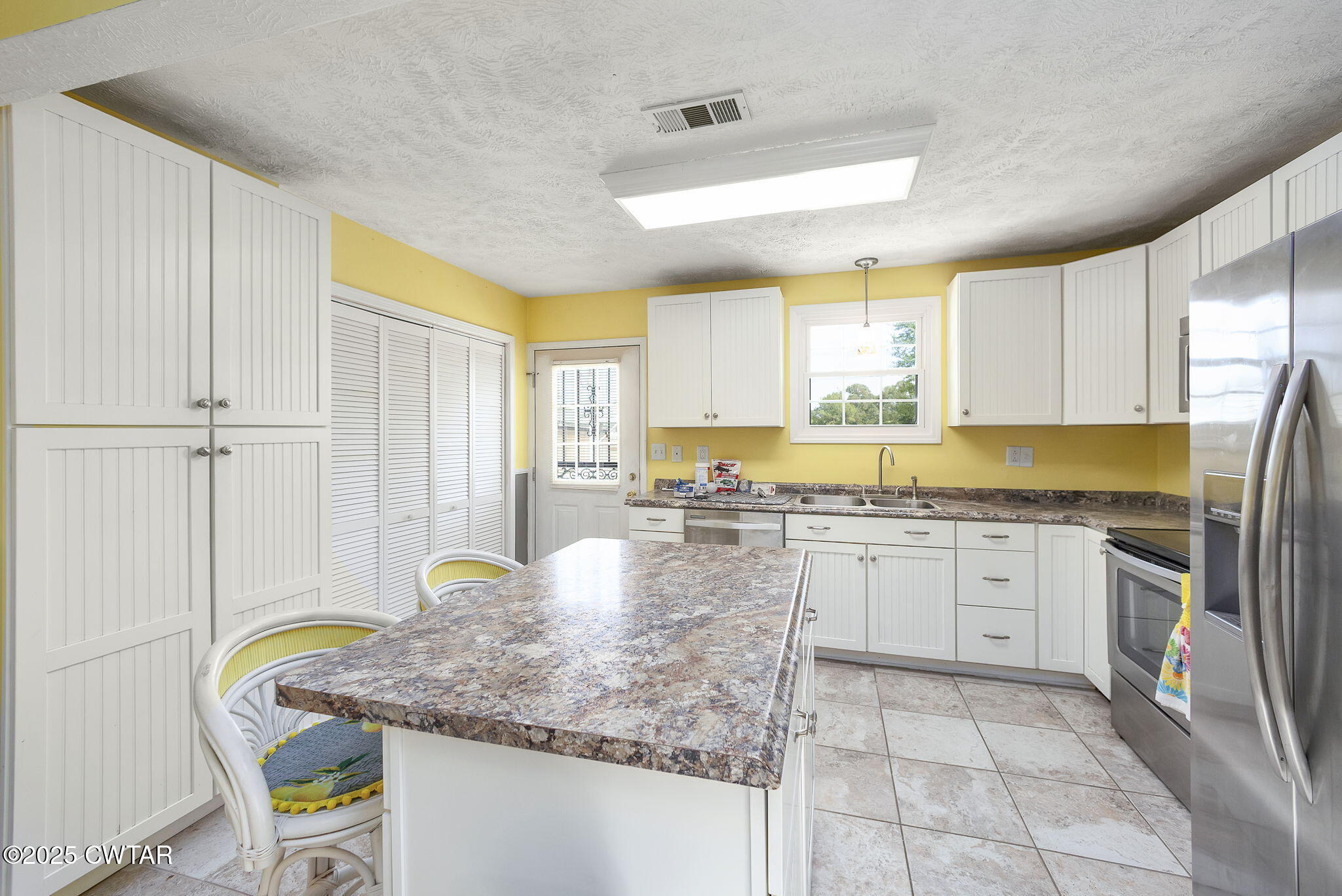 598 Old Bells Road Jackson, TN 38305 - Photo 12 of 40 a kitchen with stainless steel appliances granite countertop a sink and a refrigerator