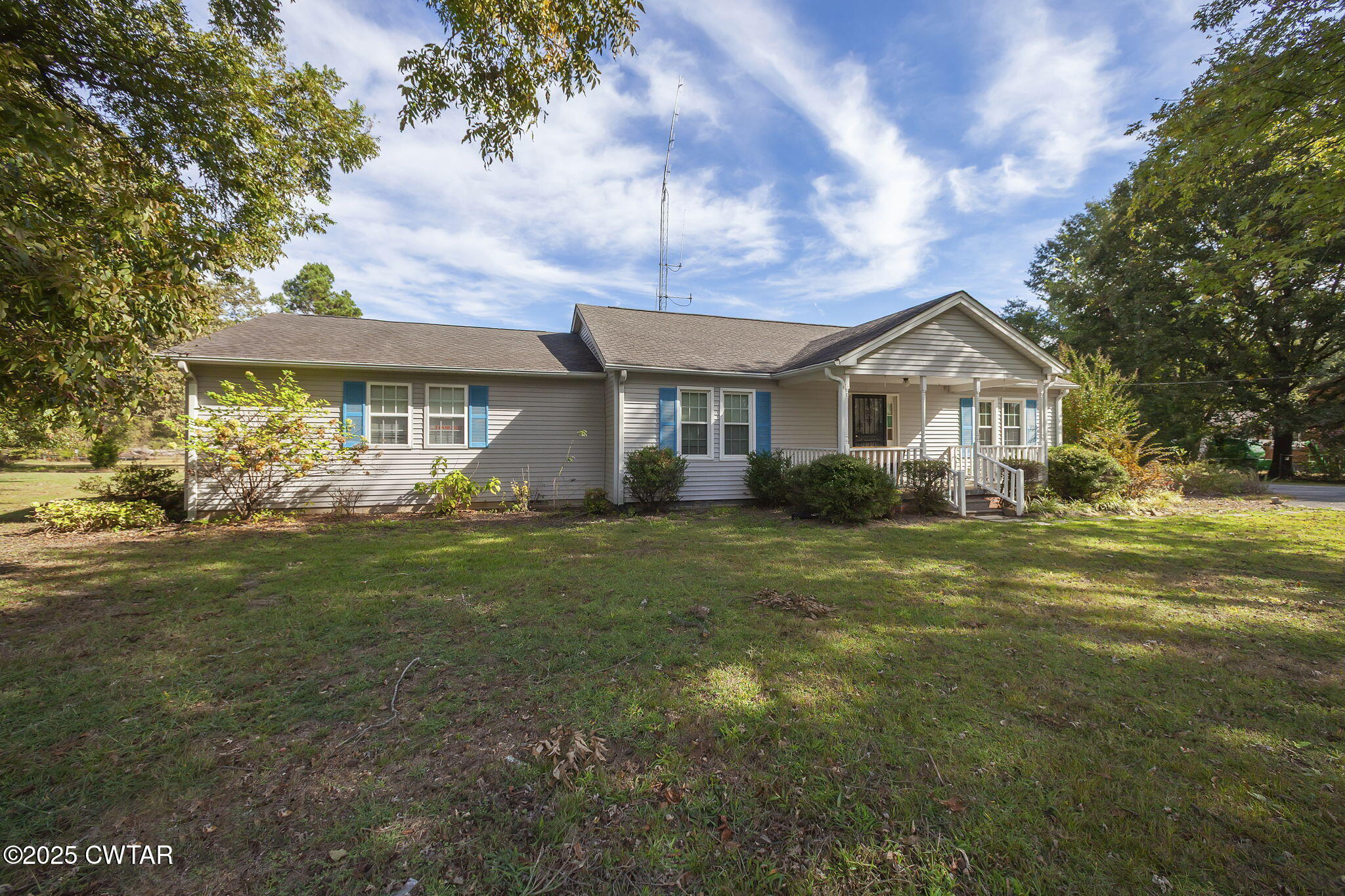 598 Old Bells Road Jackson, TN 38305 - Photo 3 of 40 a front view of a house with garden