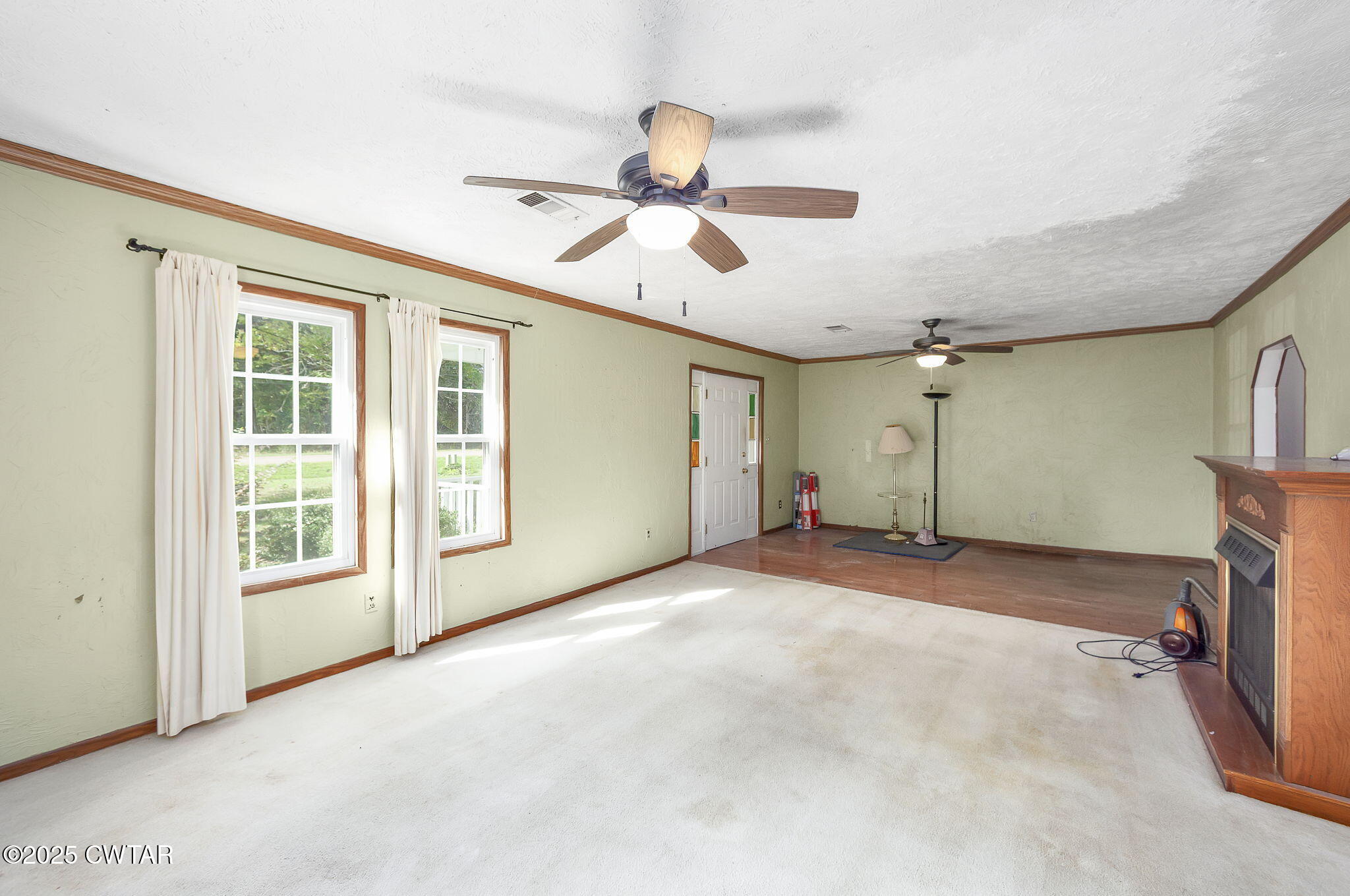 598 Old Bells Road Jackson, TN 38305 - Photo 6 of 40 a view of a livingroom with a ceiling fan and window