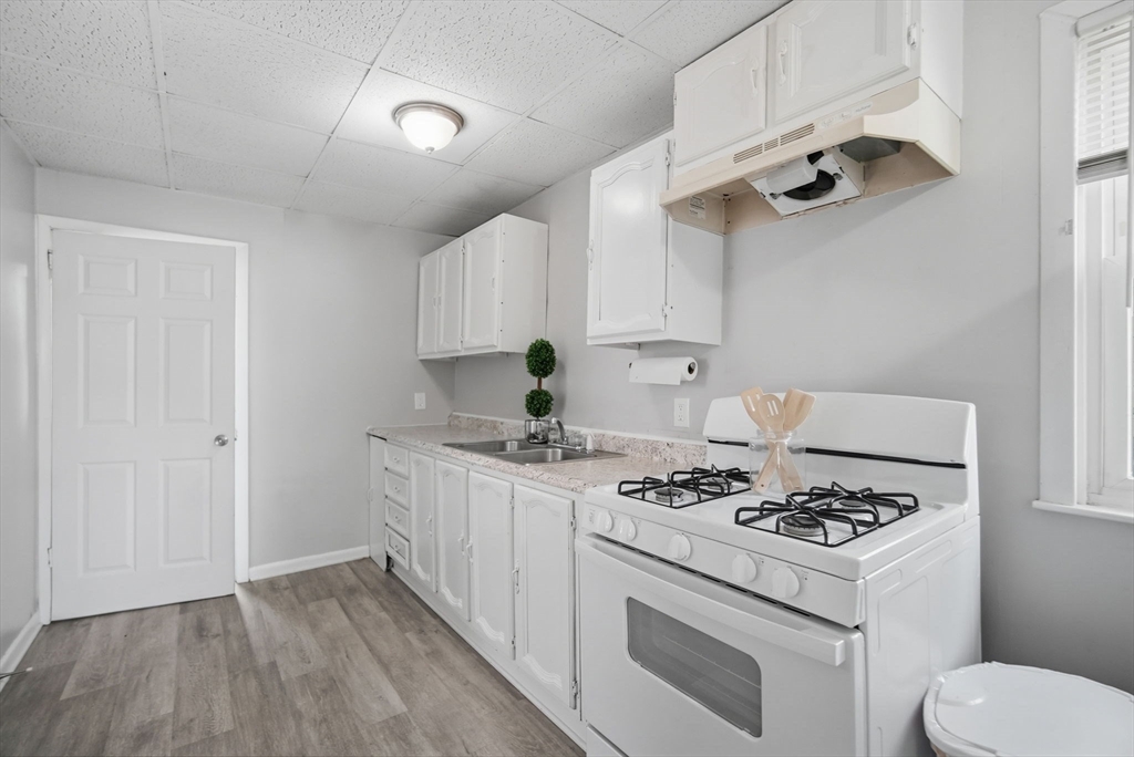 540 Armory Street Springfield, MA 01104 - Photo 10 of 28