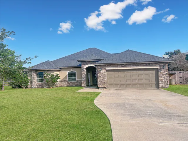 $500,000 | 626 Sunset Trail, Angleton, TX 77515