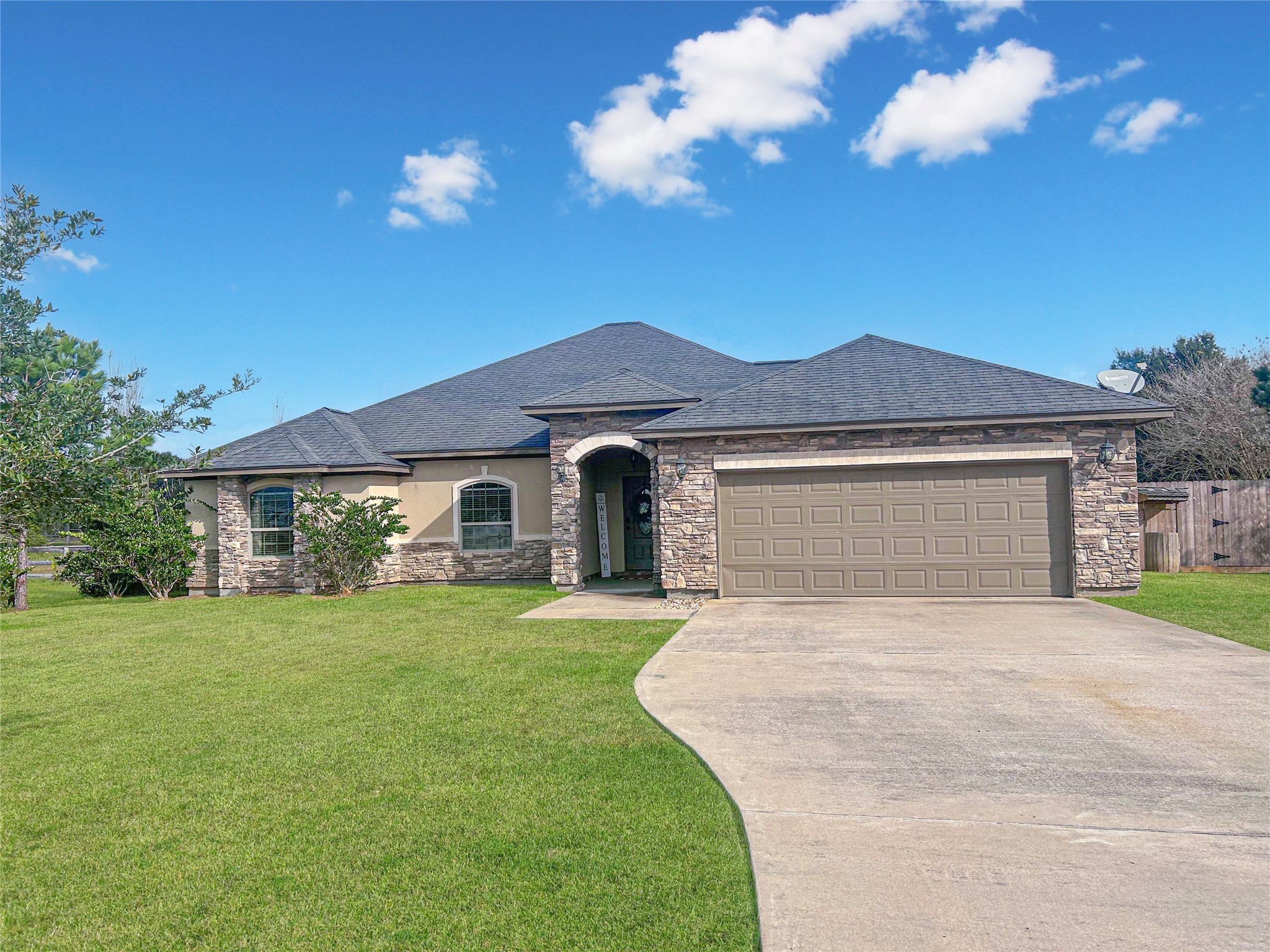 626 Sunset Trail Angleton, TX 77515 - Photo 1 of 43