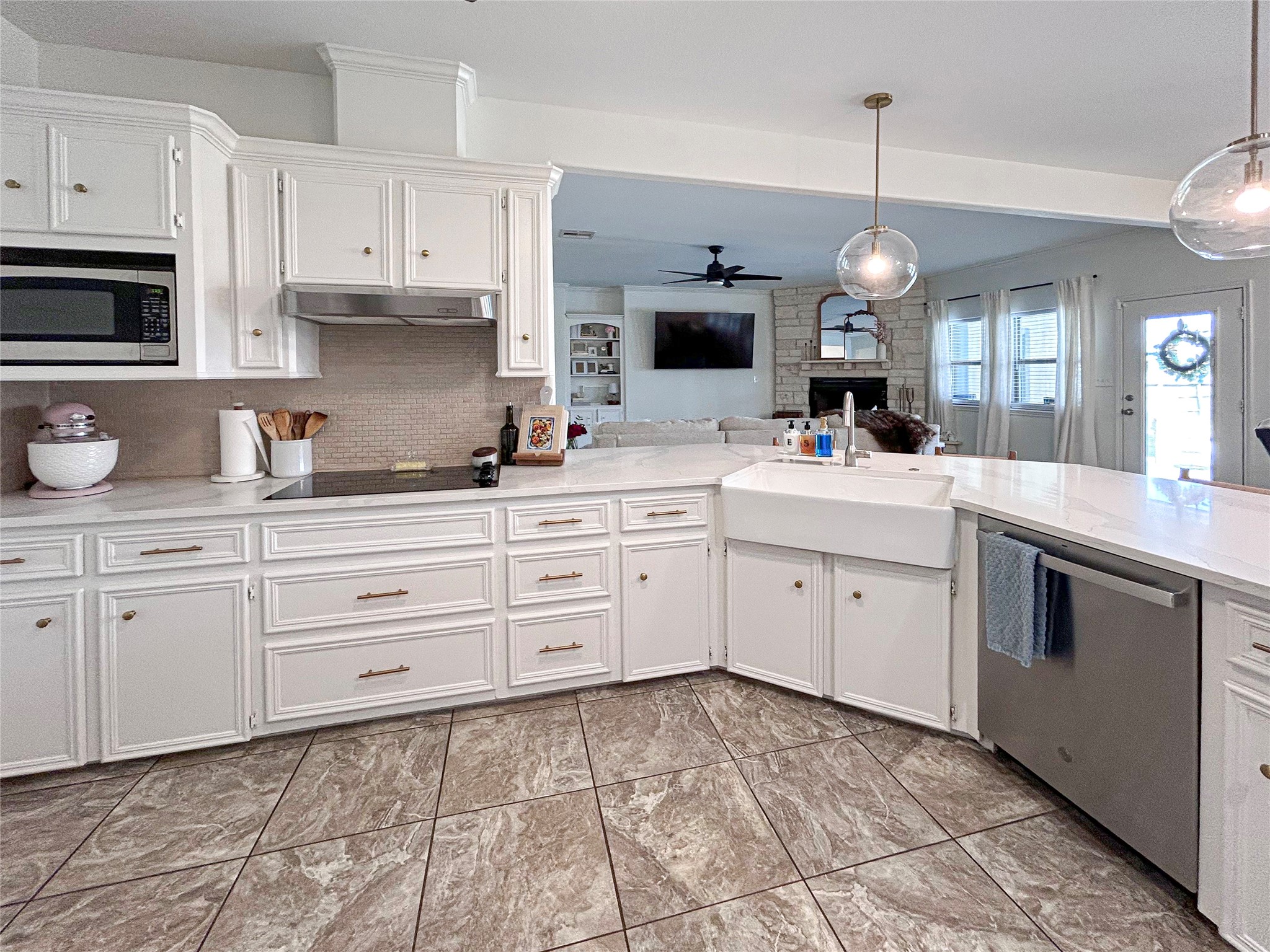 626 Sunset Trail Angleton, TX 77515 - Photo 20 of 43 a kitchen with cabinets appliances and a sink