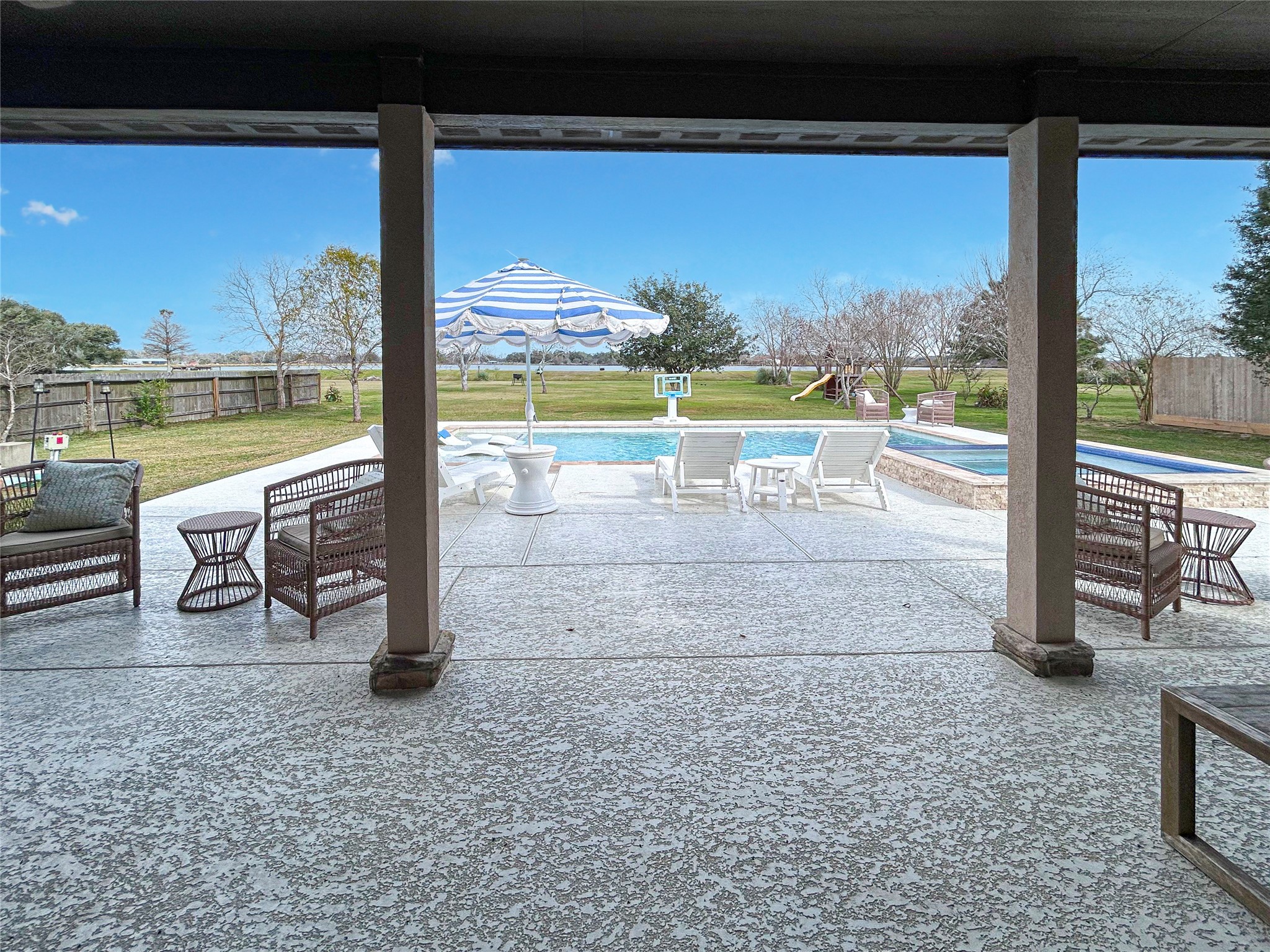 626 Sunset Trail Angleton, TX 77515 - Photo 29 of 43