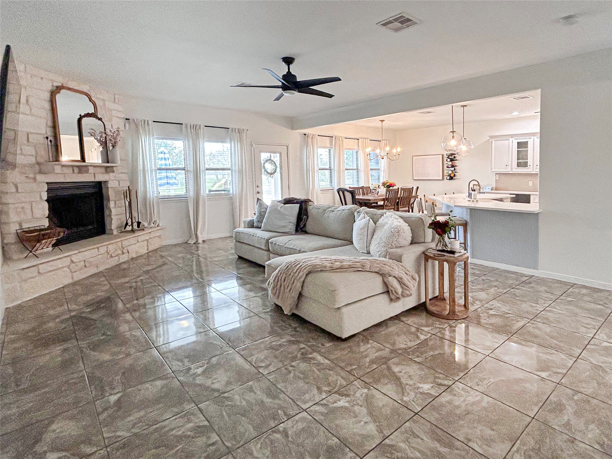 626 Sunset Trail Angleton, TX 77515 - Photo 4 of 43