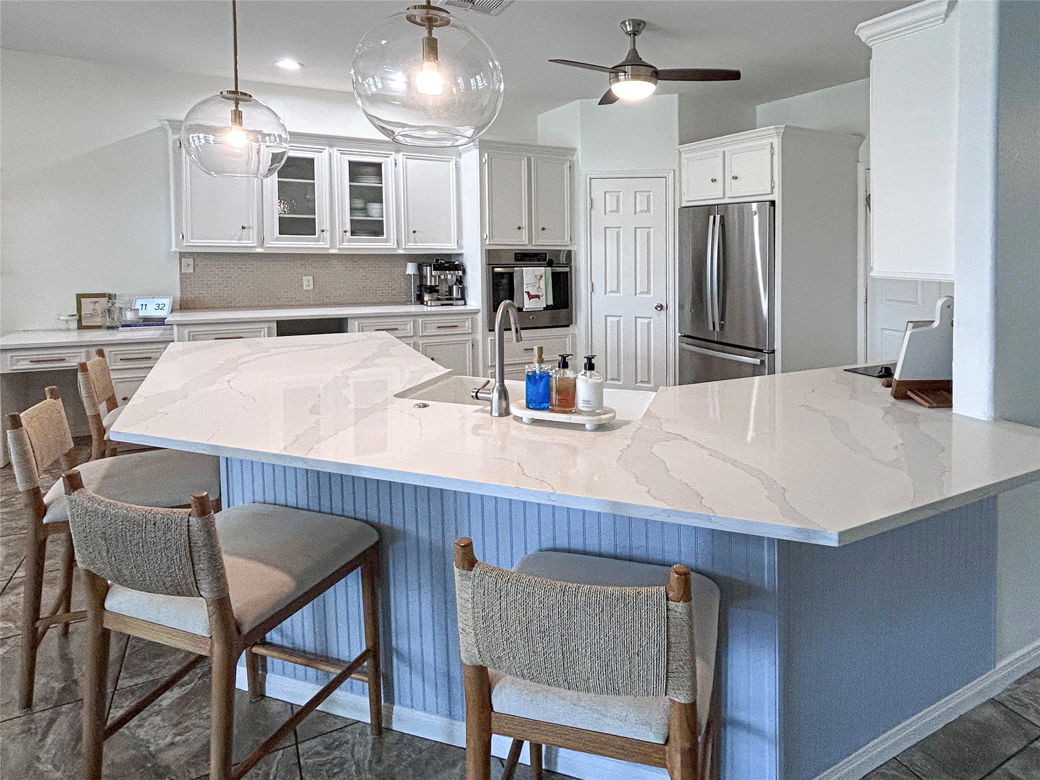 626 Sunset Trail Angleton, TX 77515 - Photo 5 of 43 a kitchen with kitchen island a dining table and chairs