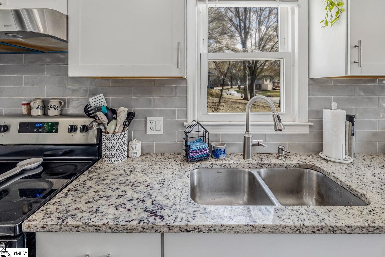 135 Ashdown Drive Simpsonville, SC 29680 - Photo 8 of 33