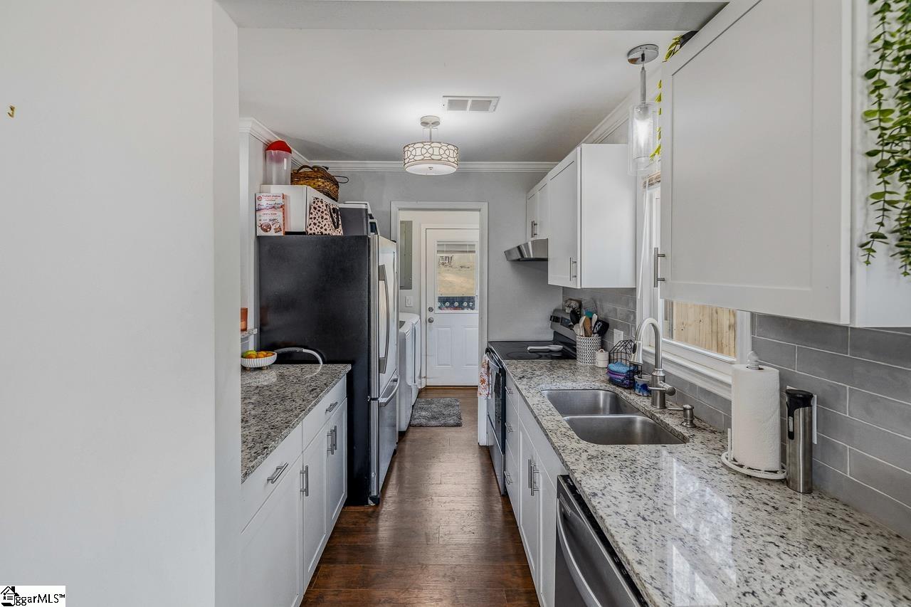 135 Ashdown Drive Simpsonville, SC 29680 - Photo 9 of 37