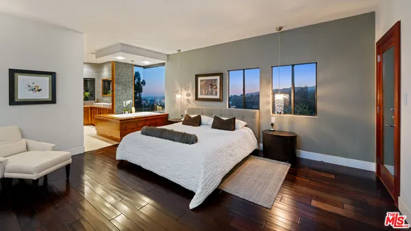$2,795,000 | 5677 Spreading Oak Drive, Los Angeles, CA 90068