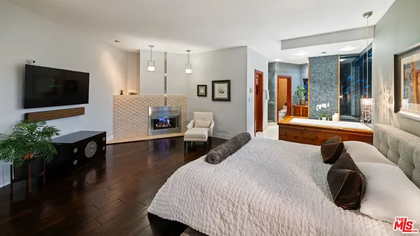 $2,795,000 | 5677 Spreading Oak Drive, Los Angeles, CA 90068