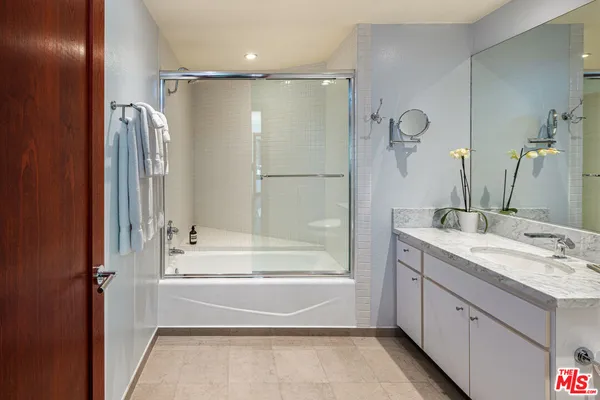 $2,795,000 | 5677 Spreading Oak Drive, Los Angeles, CA 90068