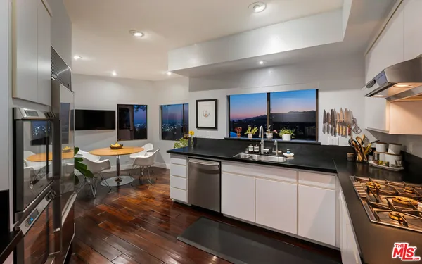 $2,795,000 | 5677 Spreading Oak Drive, Los Angeles, CA 90068