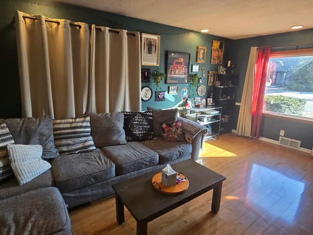 $279,900 | 1123 Roosevelt Avenue, Joliet, IL 60435