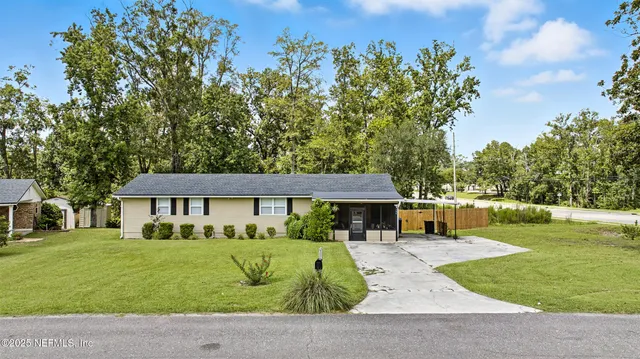 a view of house with a big yard
