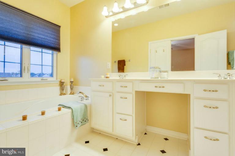 24752 Clock Tower Square Stone Ridge, VA 20105 - Photo 13 of 30 Bath (Master)