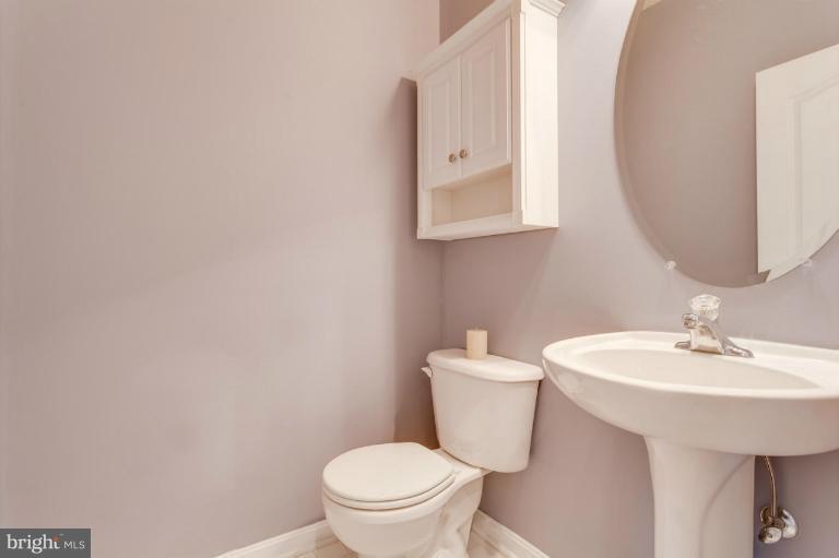 24752 Clock Tower Square Stone Ridge, VA 20105 - Photo 15 of 30 Bath