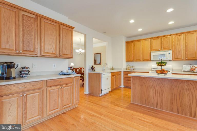 24752 Clock Tower Square Stone Ridge, VA 20105 - Photo 17 of 30 Kitchen