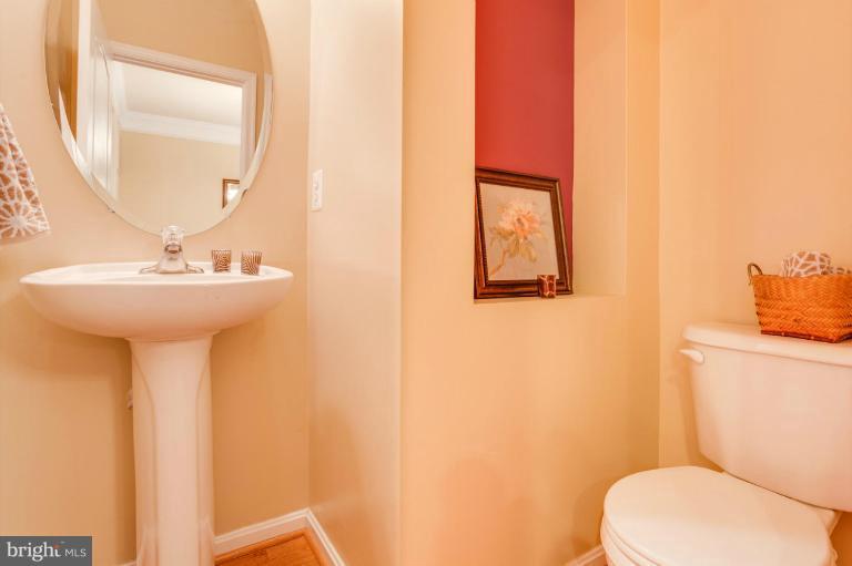 24752 Clock Tower Square Stone Ridge, VA 20105 - Photo 4 of 30 Bath