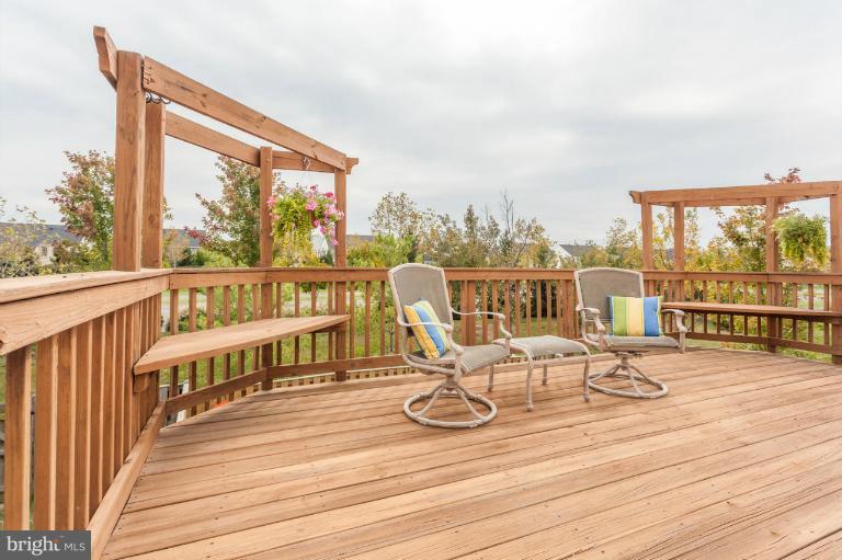 24752 Clock Tower Square Stone Ridge, VA 20105 - Photo 5 of 30 Exterior (Rear)